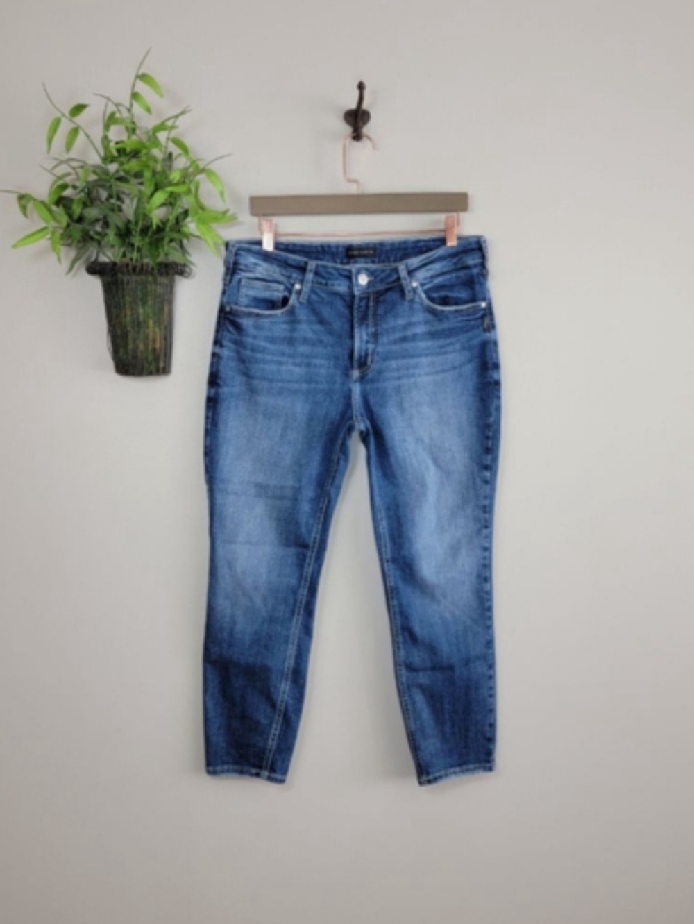Silver Suki Skinny Crop Jeans Medium Blue Wash Mid Rise Stretch Jeggings 34